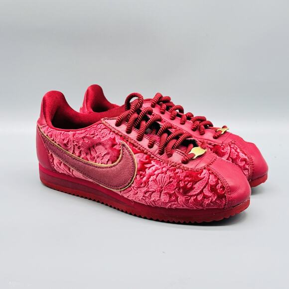 Nike Shoes Womens 7 Red Velvet Cortez SE Classic Floral Embroidered Gold Low Top - Picture 2 of 9